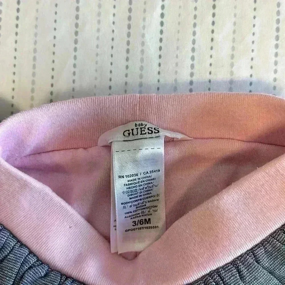 Guess - 2 piece set.  Size 3-6 months - Picture 9 of 9